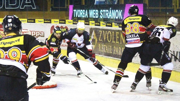 V mrazivom počasí zahriať divákov bojovným výkonom